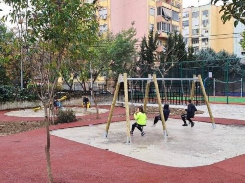 Bashkia ndërton fusha sportive dhe kënde lojërash në Laprakë