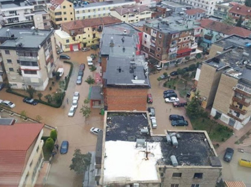 Situatë e rëndë nga përmbytjet në Lezhë, evakuohen 27 familje