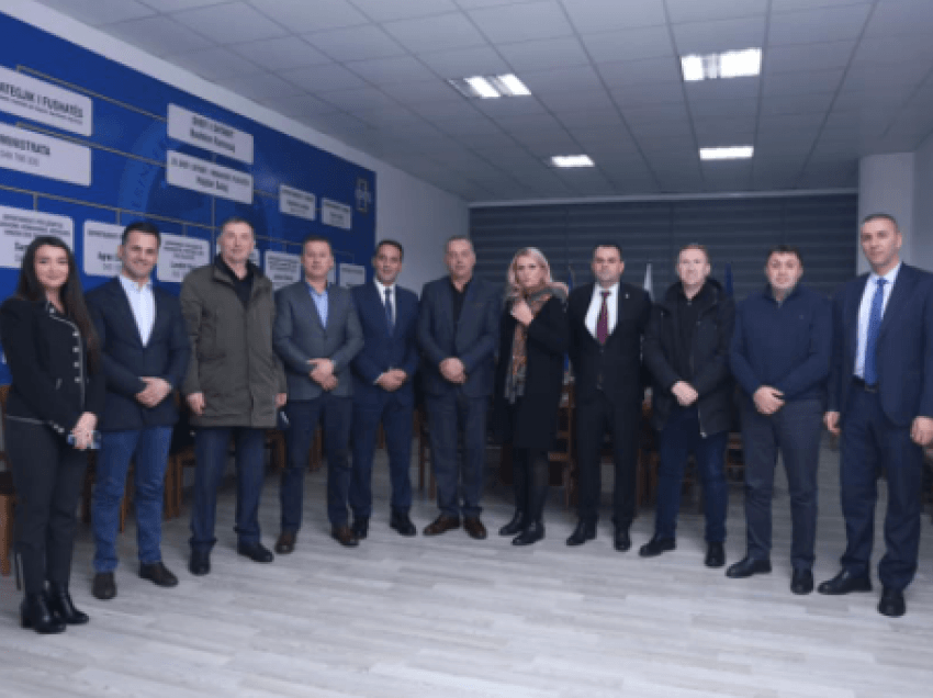 Haradinaj prezanton emrat e 9 kandidatëve për deputetë nga Deçani 