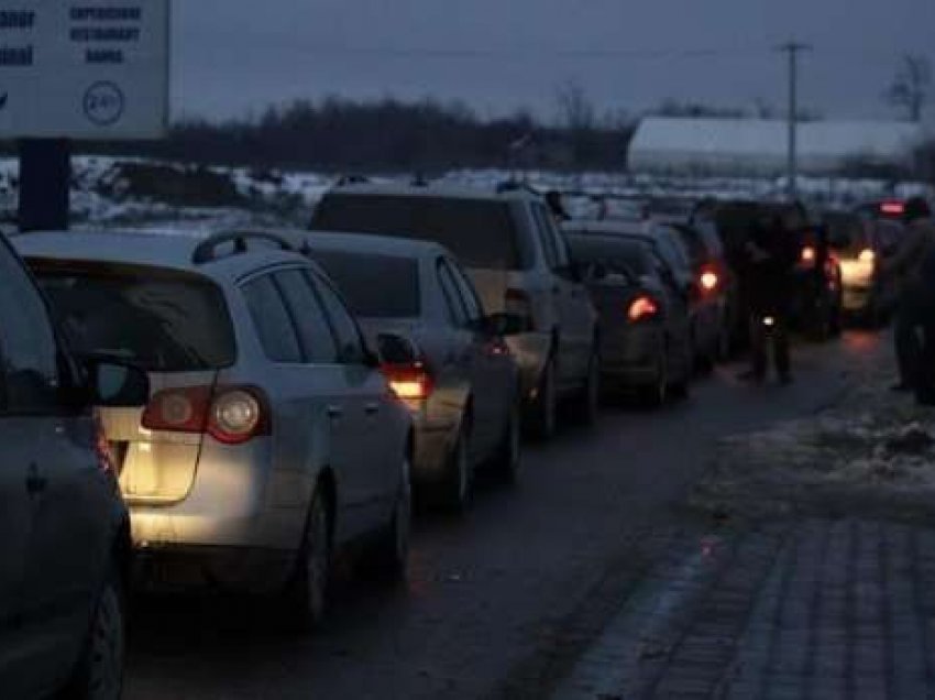Pritje të gjata në kufirin Serbi-Hungari, situatë më e qetë në vendkalimet kufitare të Kosovës