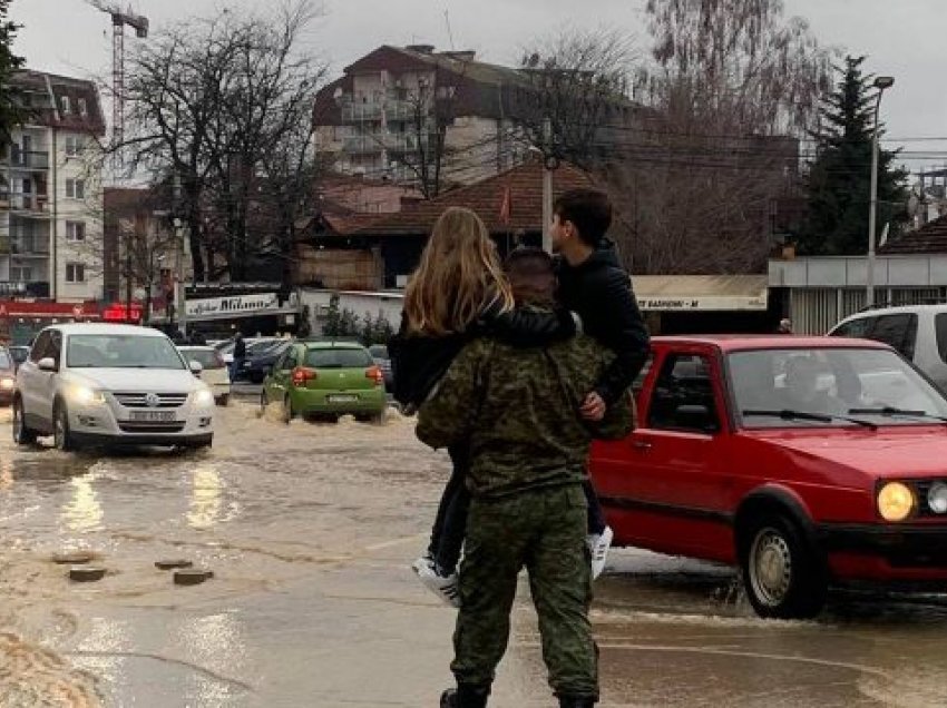 Përmbytjet në Kosovë, FSK shpëtoi 62 qytetarë të ngujuar