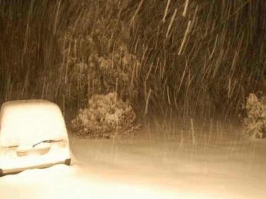 Bie bora e parë në Shkup, sonte priten reshje të borës në të gjithë territorin