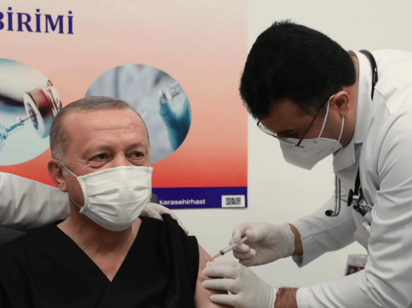 Erdogan merr vaksinën kundër koronavirusit