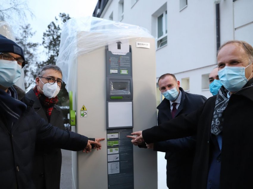 Zemaj jep lajmin e mirë: Sot arritën frigoriferët për ruajtjen e vaksinës anti Covid
