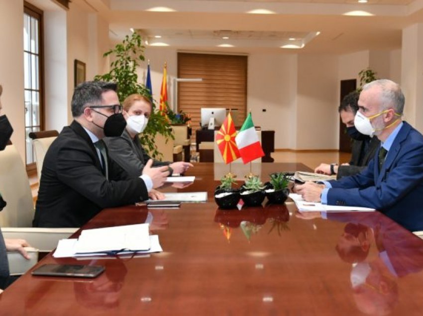 Takimi i Ministrit Besimi me Ambasadorin Italian Silvestri: Gjendja ekonomike stabile edhe përkrah krizës me kovid