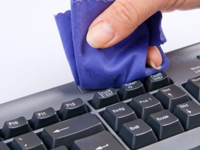 Këshilla të dobishme: Si ta pastroni tastierën e kompjuterit