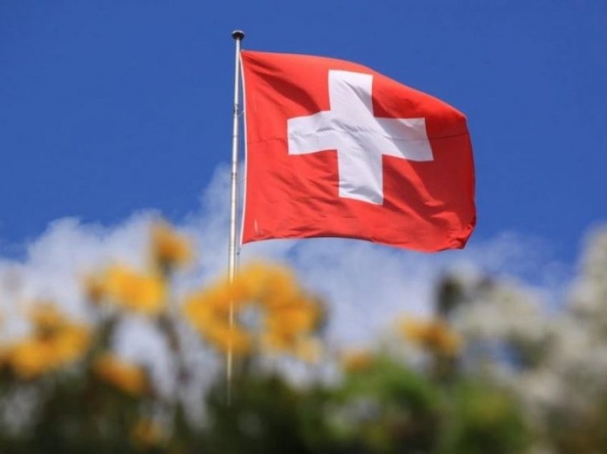 Shpërthimi i variantit të ri në Zvicër, karantinohen dy hotele dhe mbyllen shkollat