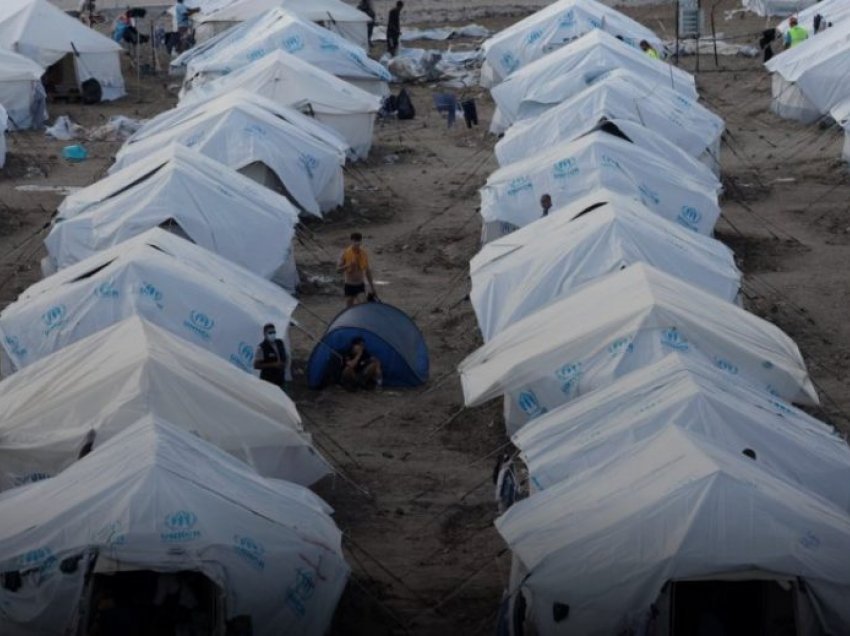 Shpëtohen 27 imigrantë nga rojat bregdetare në Greqi