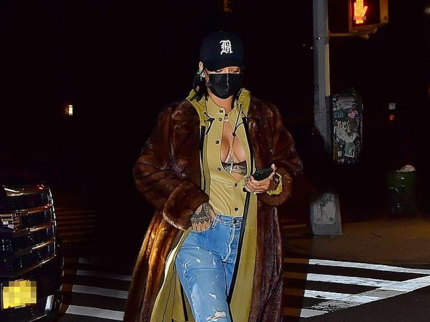 Rihanna me plot stil rrugëve të New York