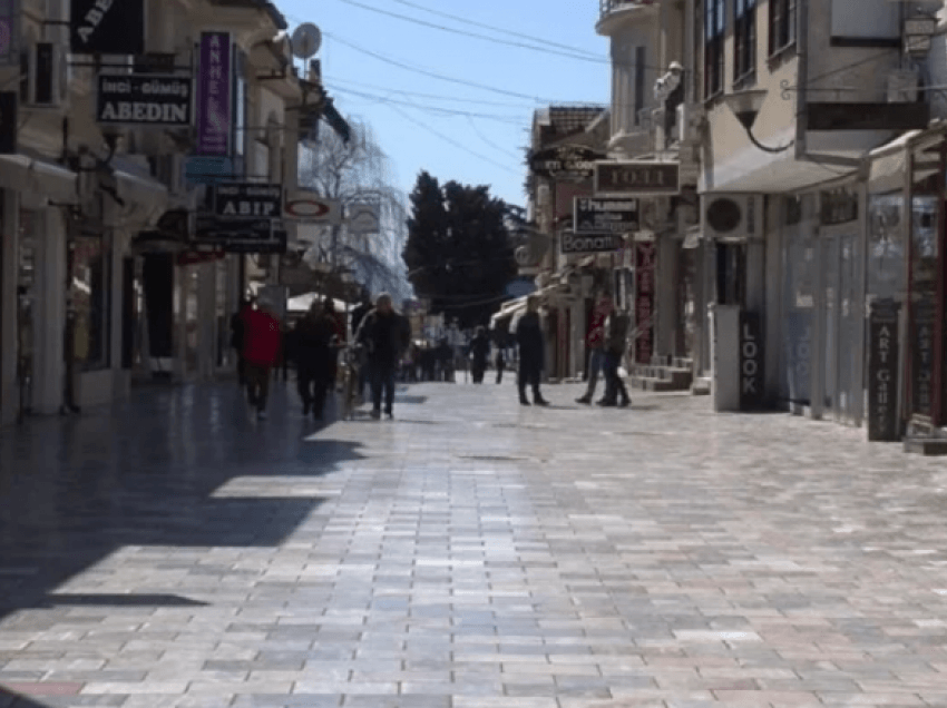 Pandemia mbyll dhjetra dyqane në Çarshinë e Ohrit