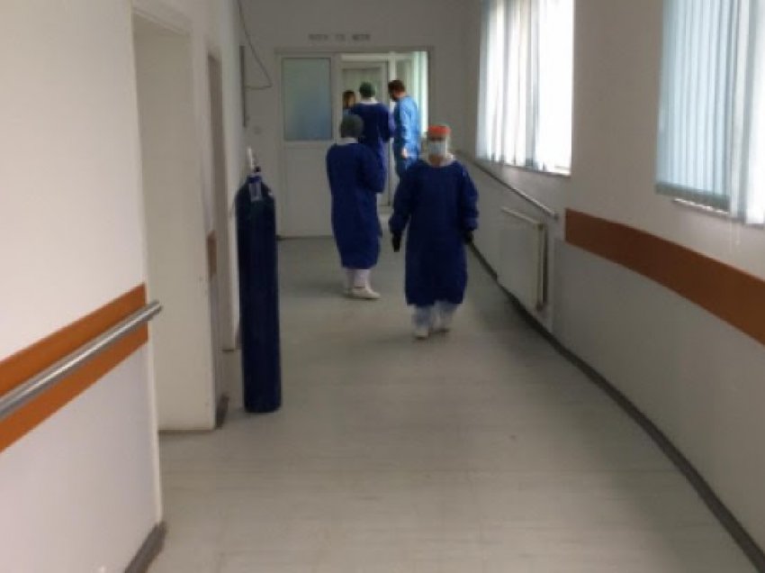 ​54 pacientë të infektuar me COVID-19 po trajtohen në Spitalin e Pejës, 7 në gjendje më të rëndë