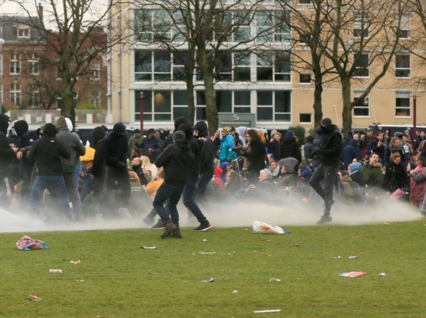 Kryeministri holandez i cilëson protestat si dhunë kriminale