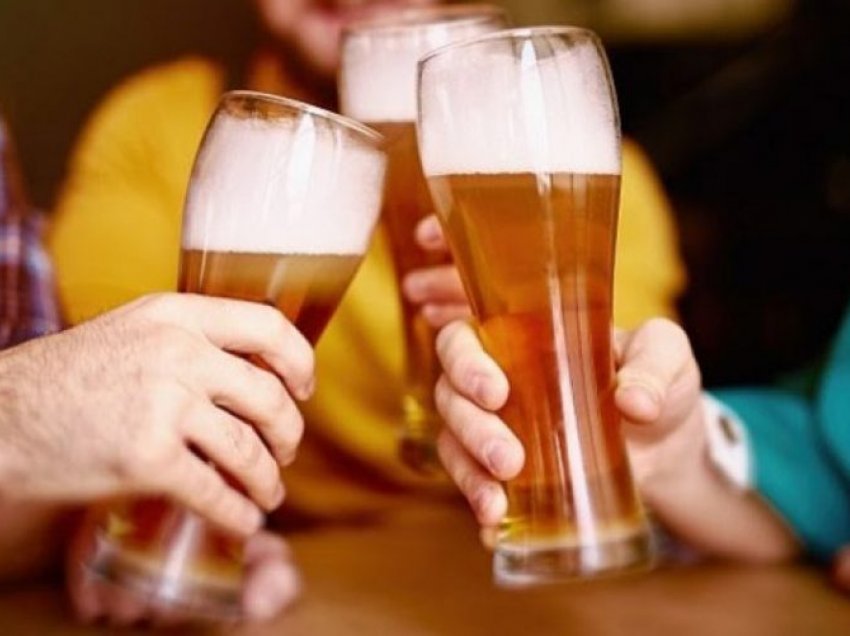 Kujdes! Alkooli dëmton rëndë trurin, edhe në sasi të vogla