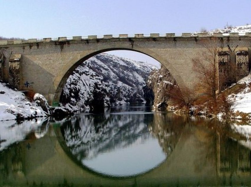 Vazhdon kërkimi për personin që dyshohet se kërceu nga Ura e Fshajtë në Gjakovë