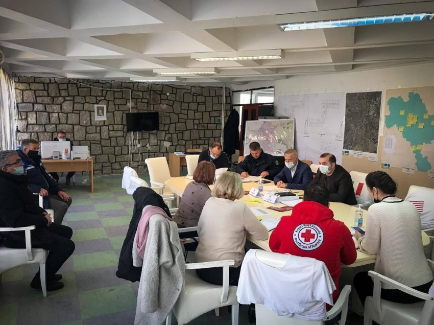 Komiteti i Gjilanit apelon qytetarët dhe bizneset që ofrojnë shërbime që t’iu përmbahen masave kundër COVID-19