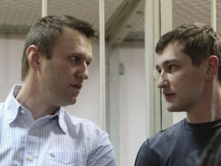 Moska izolon vëllain dhe mbështetësit e Navalny