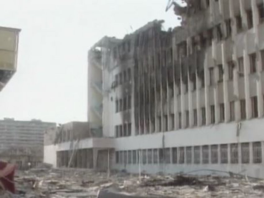 Kështu dukej ndërtesa e Kuvendit pas bombardimeve të NATO-s në vitin 1999
