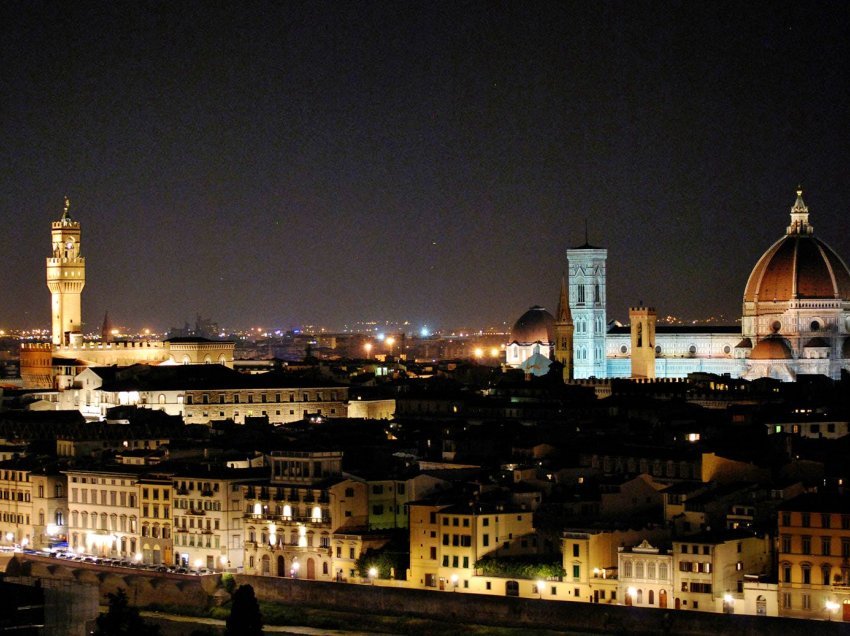 Në Firencë ndalohen shëtitjet në mbrëmje për ta penguar mbipopullimin