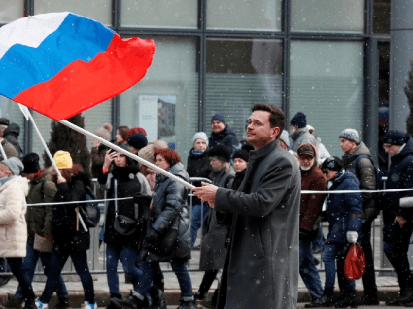 Rusi, me hyrjen në fushatë zgjedhore nisin goditjet ndaj opozitës