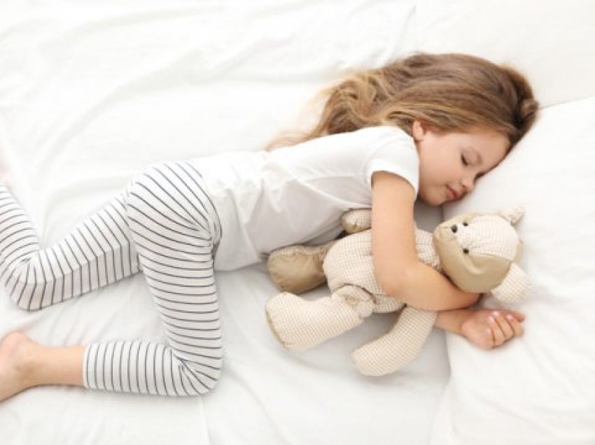 Nëse fëmija juaj nuk po fle mjaftueshëm gjumë, fajin e ka ...