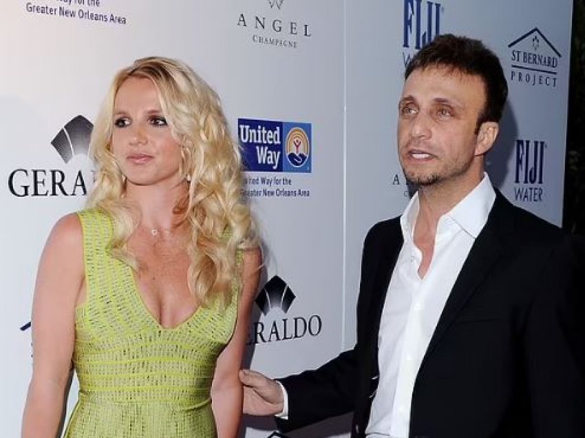 Pas 25 viteve bashkëpunim, jep dorëheqje menaxheri i Britney Spears