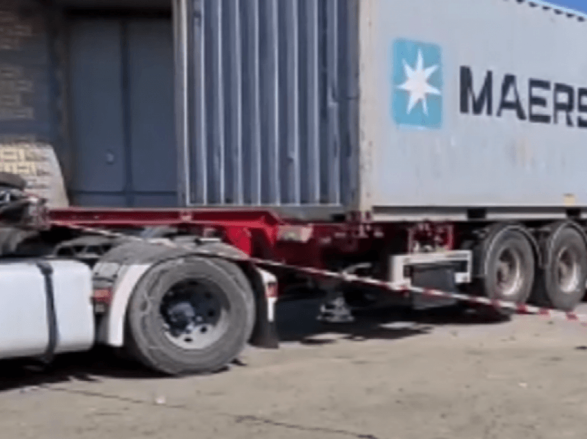 Shpërthen goma e kamionit në Durrës, humb jetën një 20 vjeçar