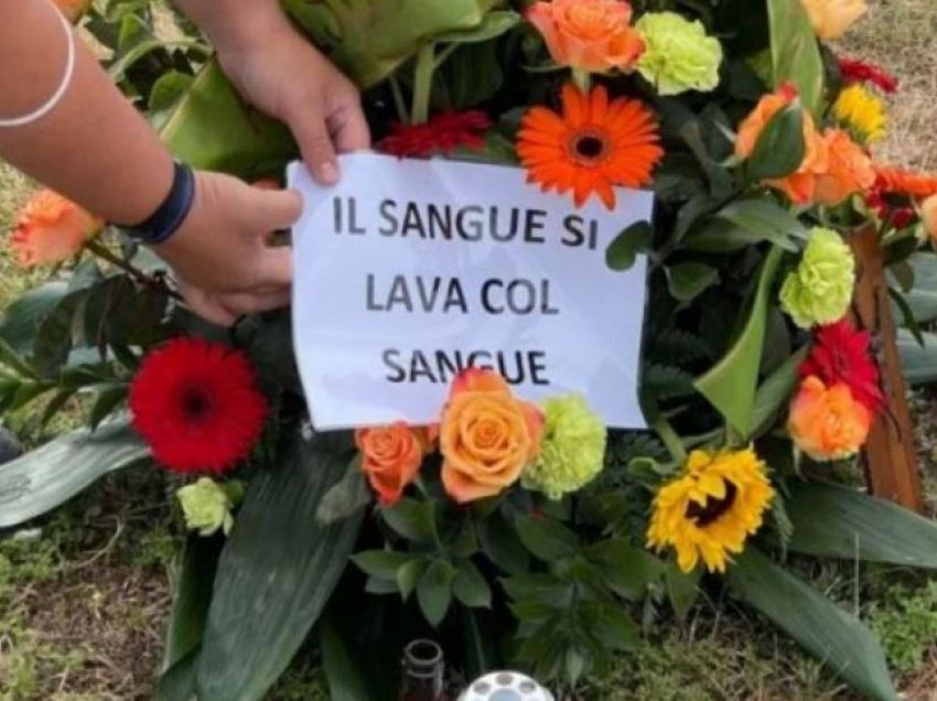 “Gjaku lahet me gjak”, mesazhi i lënë tek vendi ku u rrah për vdekje 23-vjeçari shqiptar në Itali