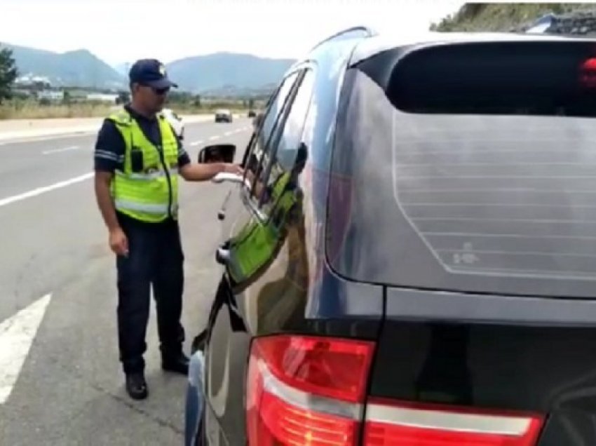 ​Kapet shtetasi i Kosovës duke vozitur 200 km/h në rrugët e Shqipërisë