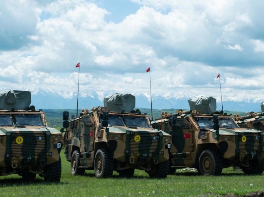 Kosova siguron nga Turqia automjetet ushtarake Vuran 