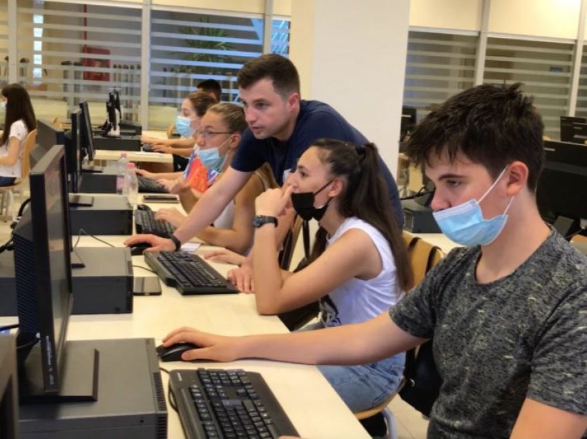 Tiranë: Programi “Code for Albania” mbledh në auditore të rinjtë e shkencave kompjuterike