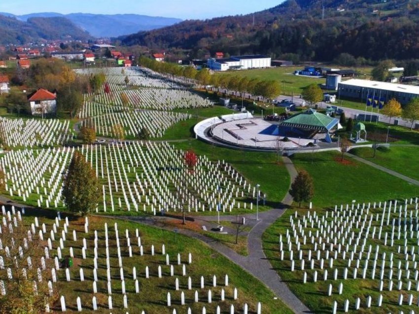 BE po punon për të “korrigjuar” ligjin që kriminalizon mohimin e masakrës në Srebrenicë