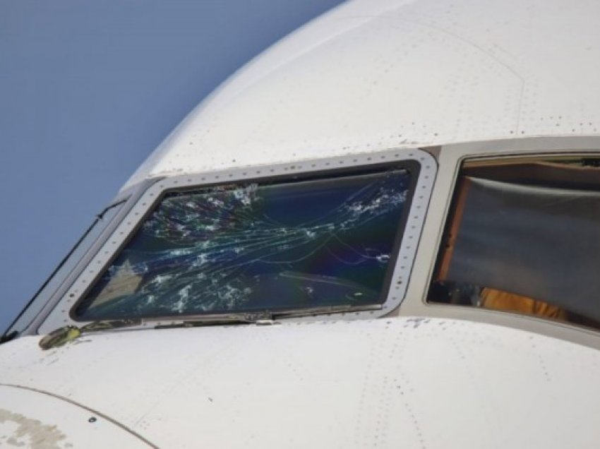 ​Ulje emergjente e një avioni në Malpensa, u dëmtua nga breshëri