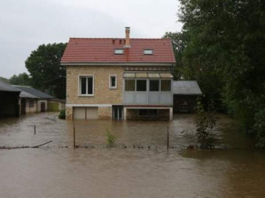 Edhe në Francë alarm përmbytjesh