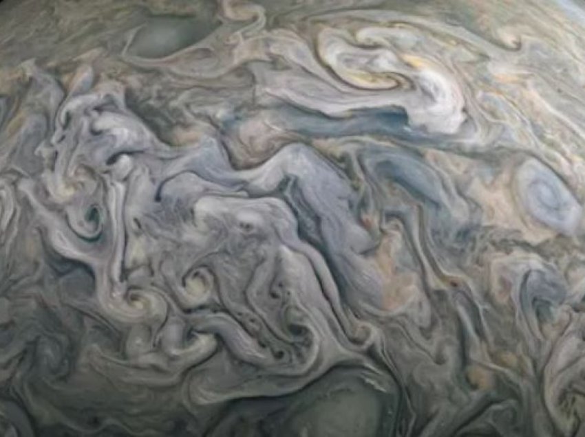 Pamje të publikuara nga NASA të Jupiterit dhe Ganymede
