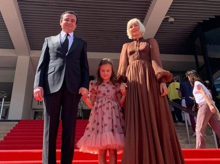 Kurti bashkë me gruan e vajzën në premierën e filmit të Kosovës në festivalin e Kanës