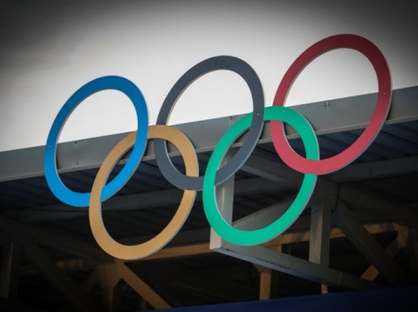 Lojërat Olimpike, izolohen edhe gjashtë atletë pasi një pasagjer në fluturimin e tyre doli pozitiv me Covid-19