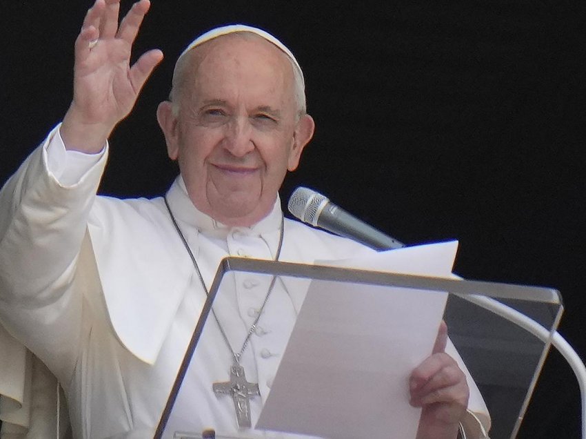 Papa Françesku mban meshën e parë pas operacionit