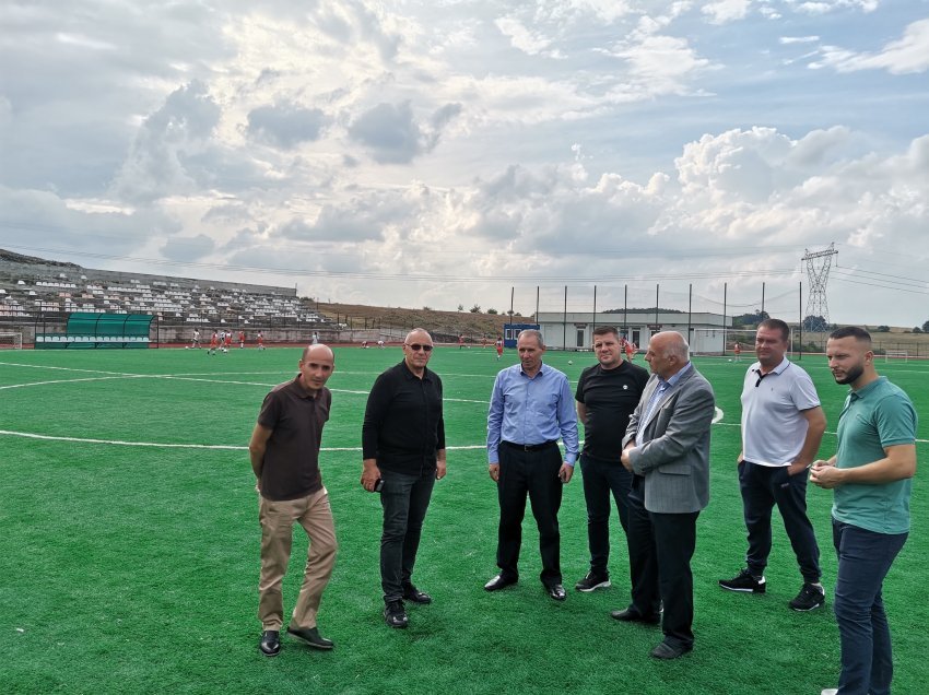 Kryetari i FFK-së vizitoi Malishevën për ta uruar klubin e futbollit