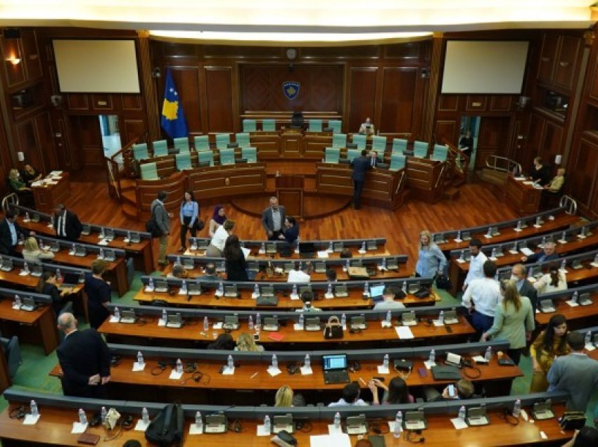 ​Përplasen deputetët e VV-së dhe LDK-së për 2.1 milionët e vjedhur në Ministrinë e Financave
