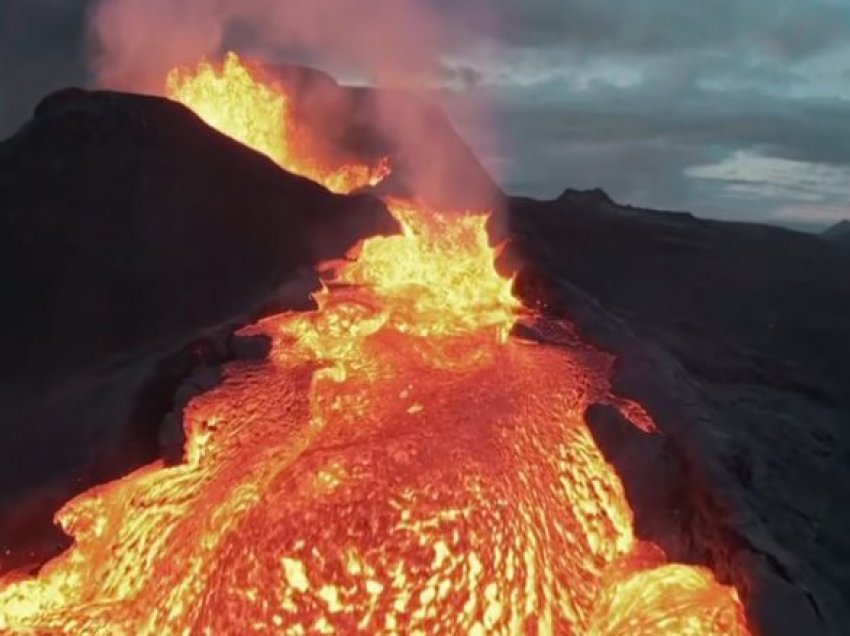 Një shpërthim vullkanik nga perspektiva më e afërt e mundshme