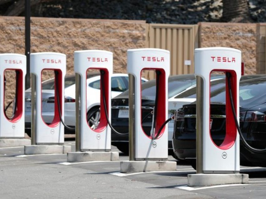 Hapet rrjeta e karikimit për të gjitha veturat elektrike nga Tesla