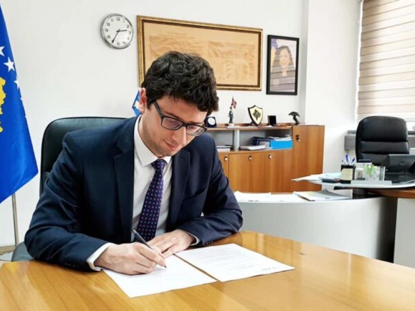 Ministri Murati nënshkruan Marrëveshje me Bankën Botërore për financim shtesë pёr COVID-19