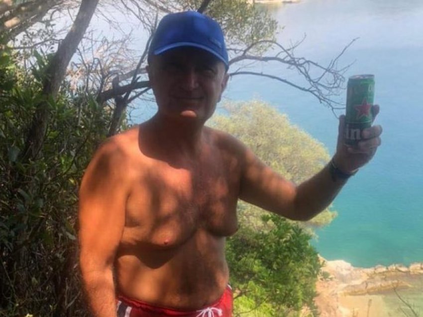 Meta “arratiset” nga presidenca, shfaqet me një birrë në dorë