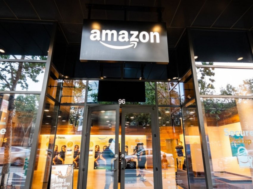 “Amazon” fshiu mbi 200 milionë komente të rreme në 2020