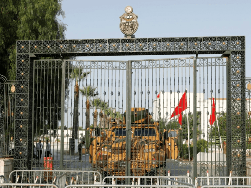 BE, SHBA bëjnë thirrje për ruajtjen e stabilitetit dhe demokracisë në Tunizi
