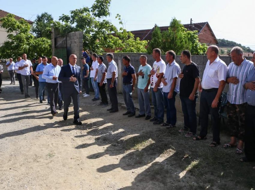 Haradinaj në vizitë te familjet e viktimave të aksidentit në Kroaci