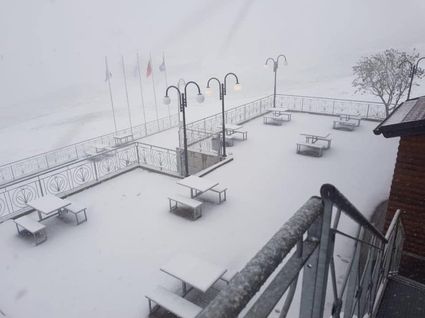 Dimër në Verë: Brodi i Dragashit mbulohet me borë