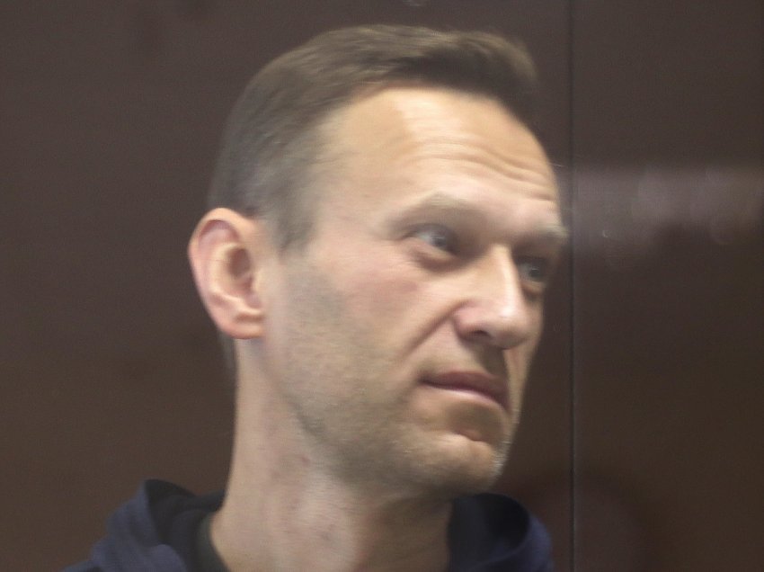 Navalny i kërkon gjykatës ndërprerjen e kontrolleve të vazhdueshme në burg