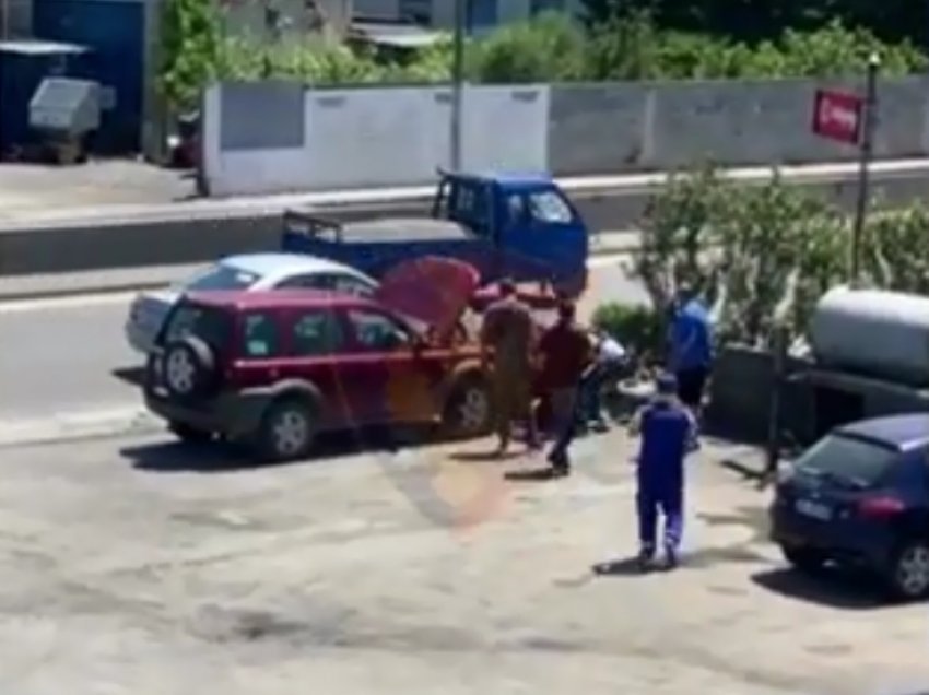 3 të arrestuar në Durrës, në makinë iu gjetën 4.6 kg lëndë eksplozive tritol dhe C-4, armë, granata dhe municione