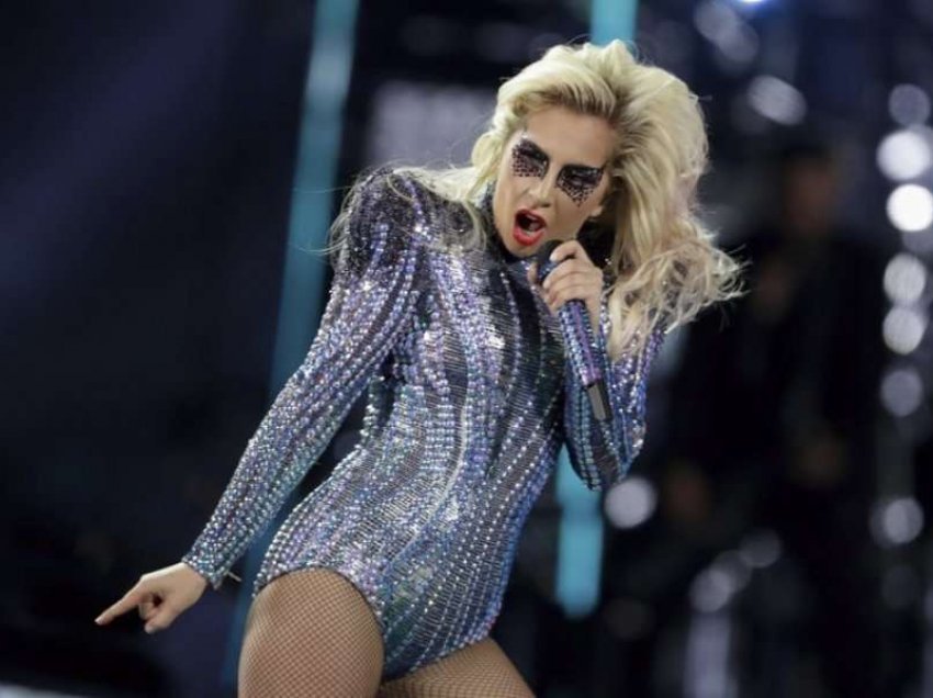 Lady Gaga e shtyn sërish turneun e saj botëror “Chromatica Ball”